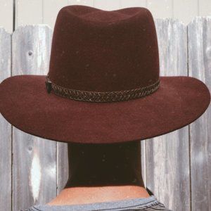 Akubra R.M. Williams Felt Hat NWT Size L Unisex